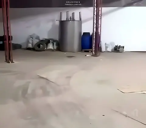 Propiedad comercial de 900 m² con galpón y departamento, Av. América al 2300, foto 3