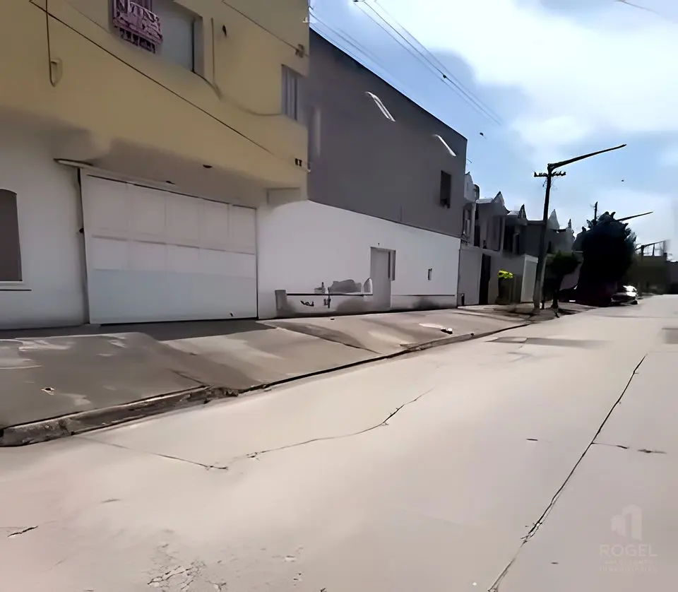 Propiedad comercial de 900 m² con galpón y departamento, Av. América al 2300, foto 1