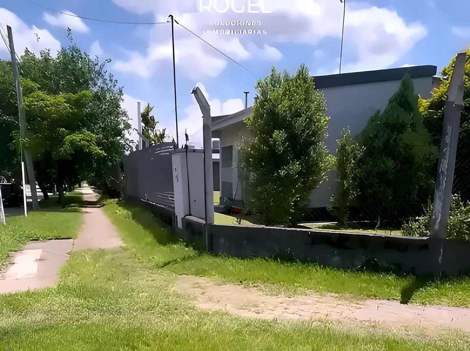 Casa en esquina de 2 dormitorios, Lomas de Tafí sector 19, foto 1