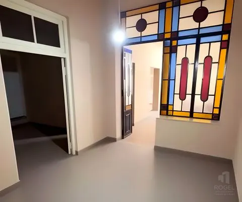 Ambiente de la casa con vitral